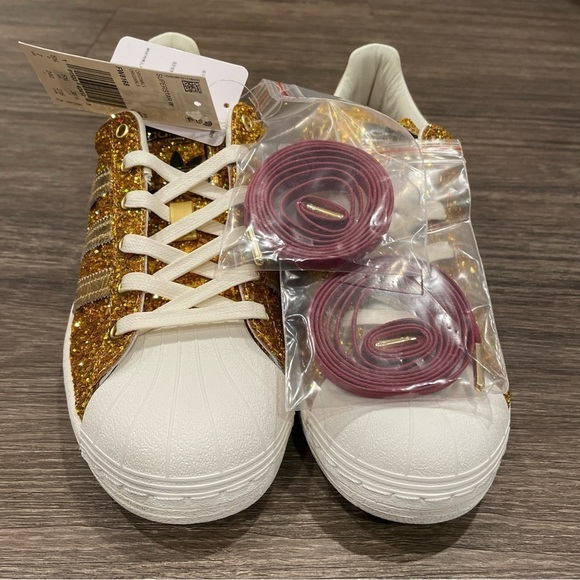 Adidas Superstar sz 5.5, 6 - Picture 5 of 5